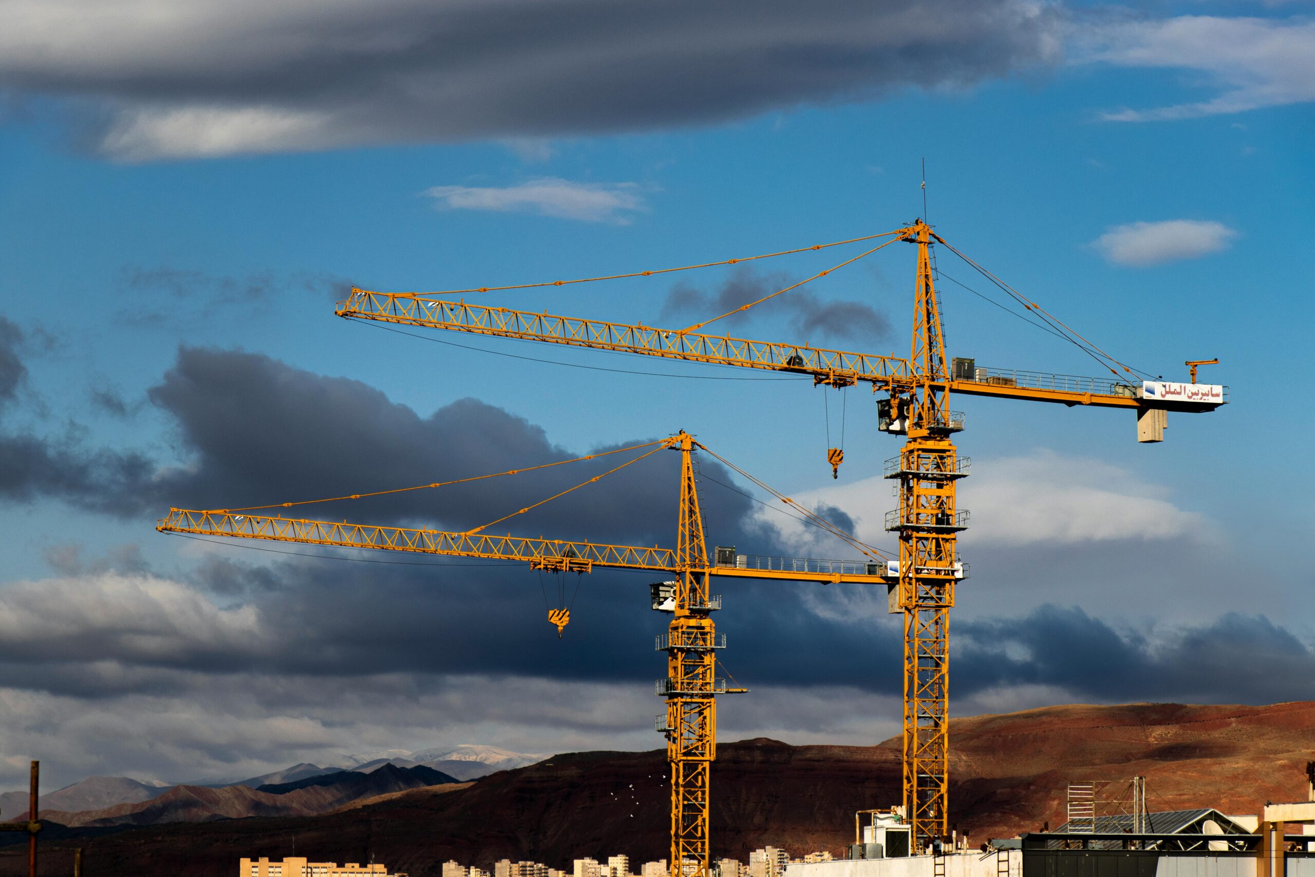 Bridging the Skills Gap: Staffing Saudi Arabia’s Tech and Construction Mega-Projects